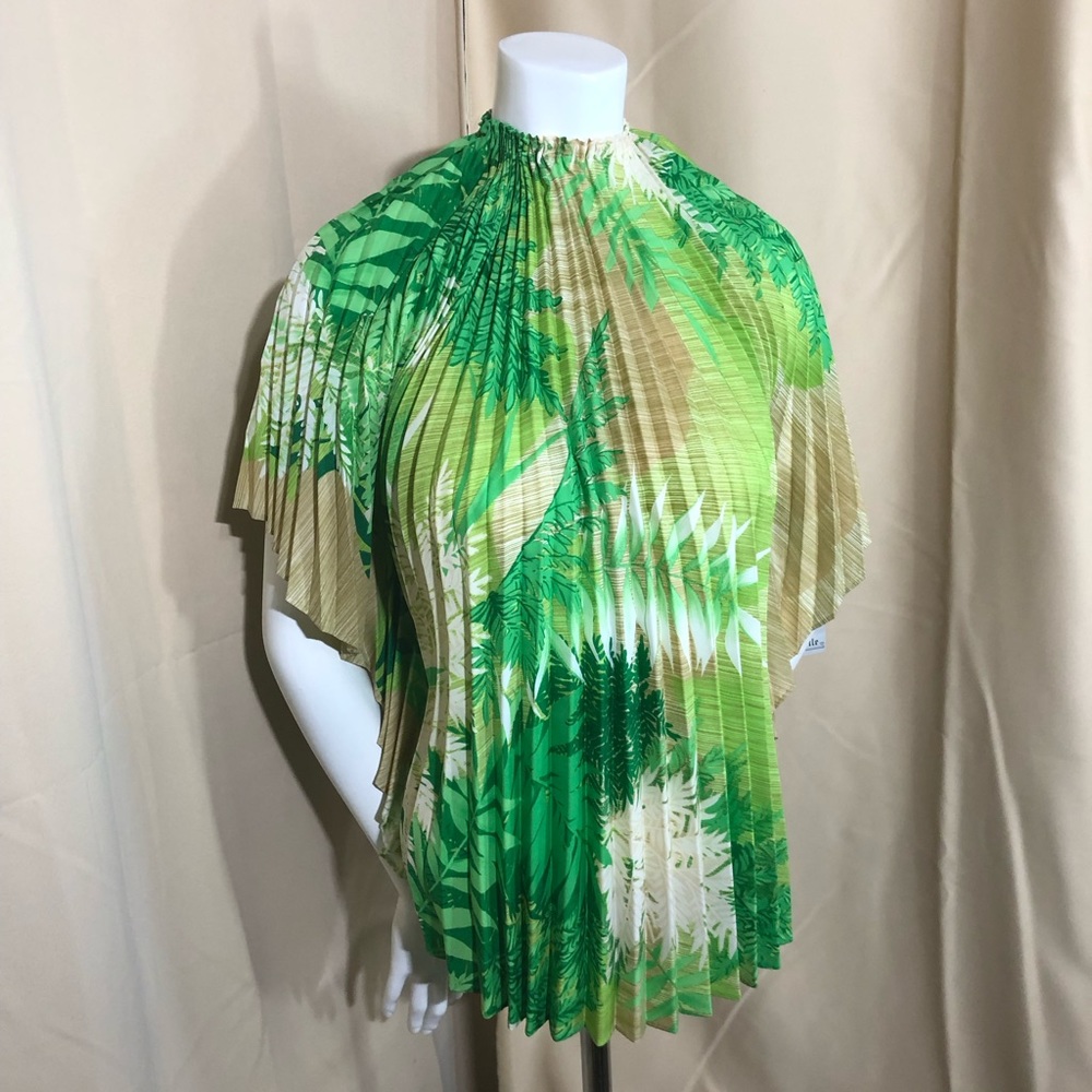 👀Vintage *NWT* Pleated Caftan Cape